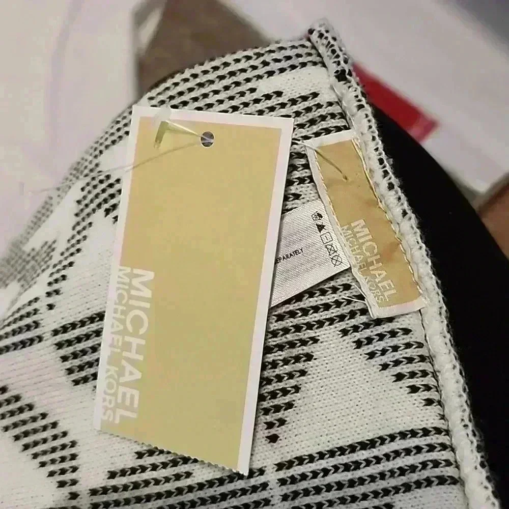 MICHAEL KORS WOMEN'S scarves pblack and white nwt